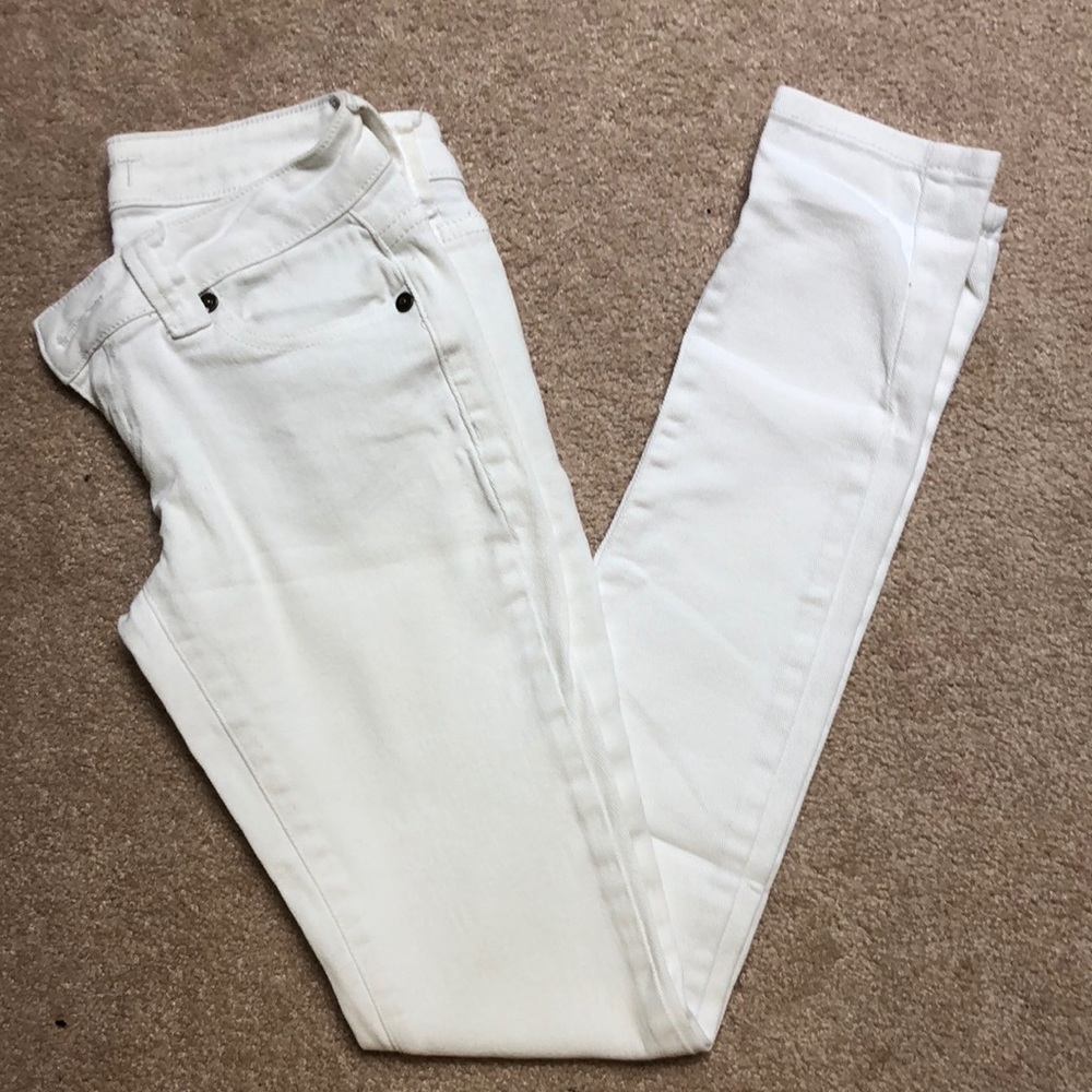 White skinny jeans